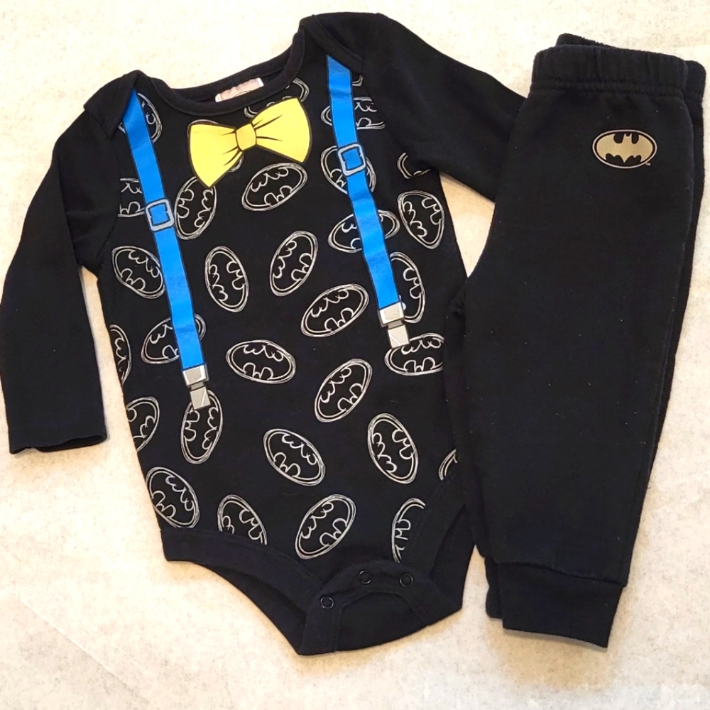 Batman long sleeve onesie/bodysuit with matching joggers/sweatpants